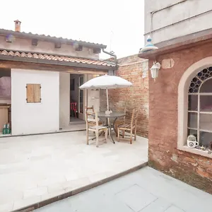  Apartment Ca' De La Gondola, Murano Italy